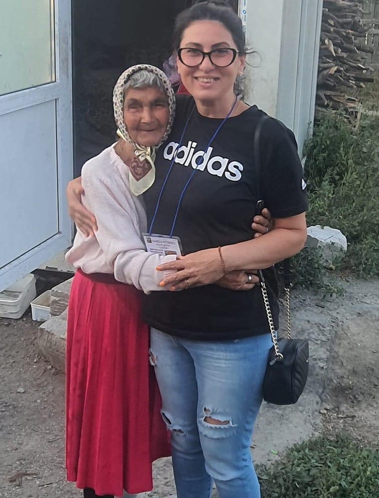 image from a social case where the association president hugs an elderly woman who is a victim helped by the association